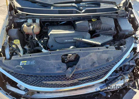 2017 Chrysler Pacifica Touring L Plus z USA, uszkodzony, nr VIN 2C4RC1EG0HR556045